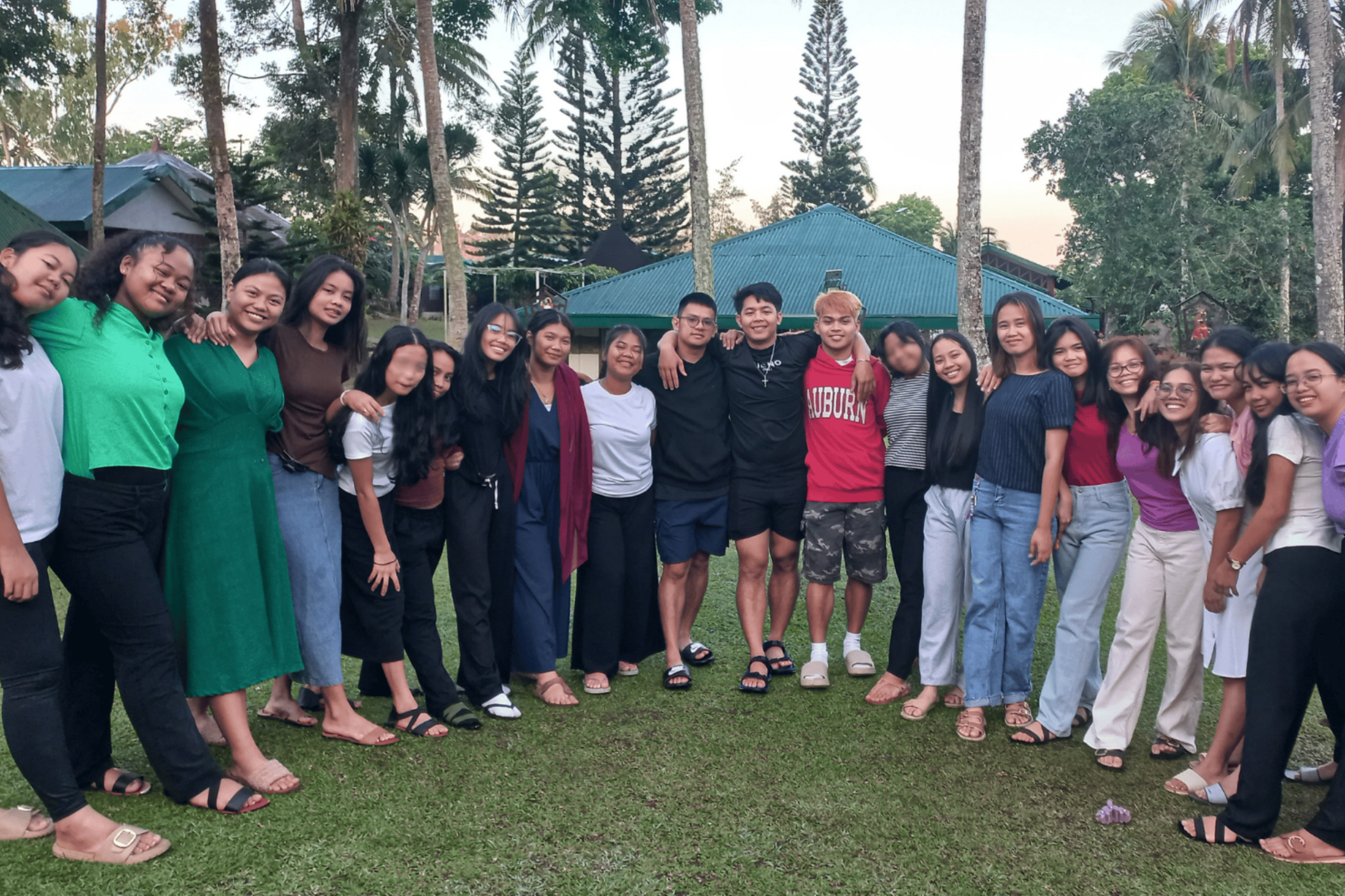 Jeunes accompagnés par ACAY, en France et aux Philippines